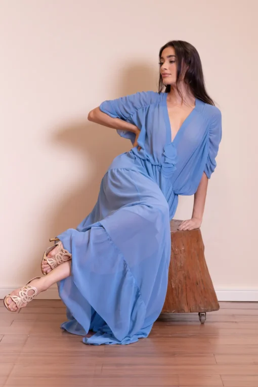 Vestido longo com decote em V e mangas plissadas - azul